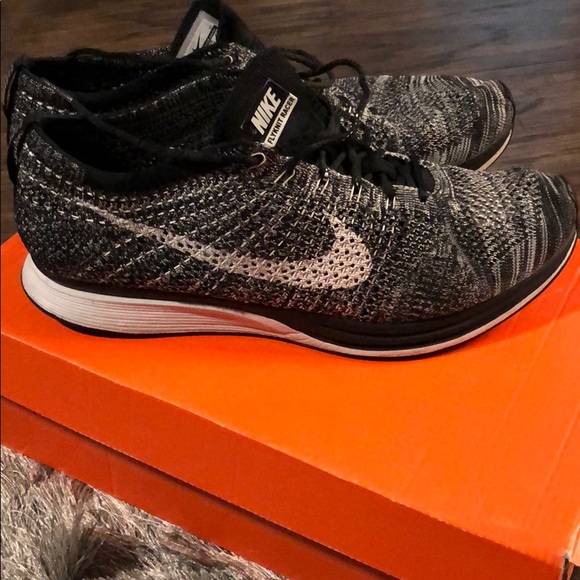 Nike shoe - Picture 1 of 4